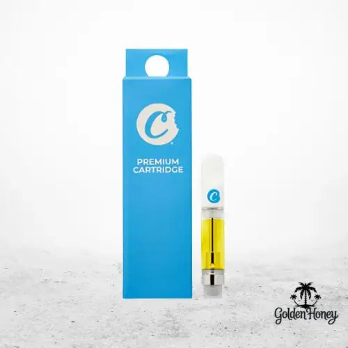 Cartucho Americano Cookies de 1ML junto a su caja azul Premium y líquido dorado, ideal para una experiencia de sabor auténtica.