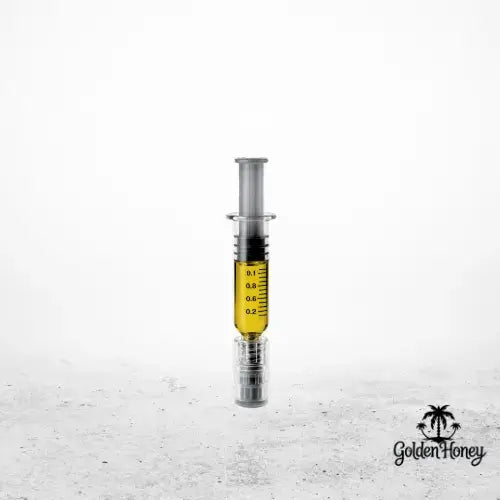 Jeringa que contiene destilado de THC de primera calidad, ideal para rellenar cartuchos y para uso personal.