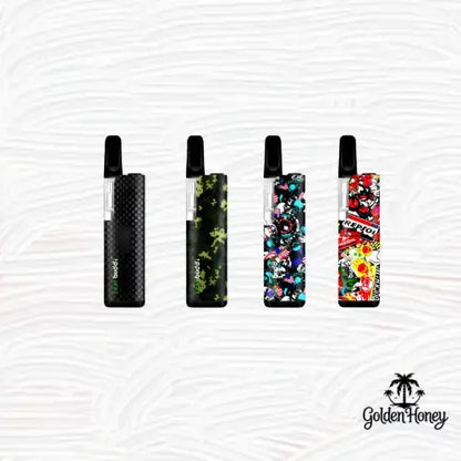 Variedad de cigarrillos electrónicos con diferentes diseños, que destacan por sus estilos elegantes y sus coloridos estampados.